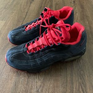 Nike Air Max 95, Style: 609048-400
Color: Obsidian / Obsidian-White-Action Red